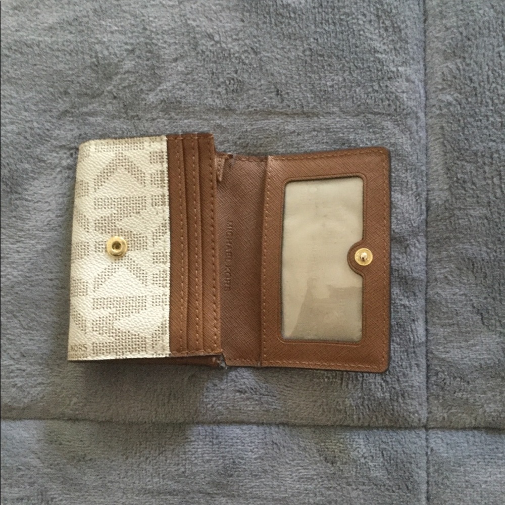🌺SOLD🌺Michael Kors Wallet - Picture 2 of 3
